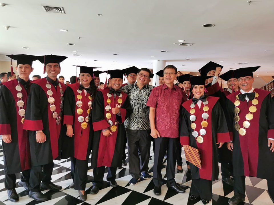 Konveksi Toga Wisuda di Bali - VL Konveksi